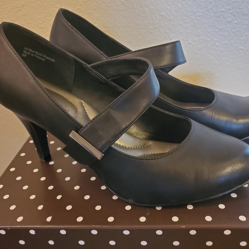 NWOT Kelly & Katie Mary Janes
